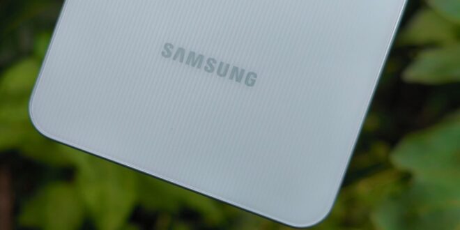 Samsung Siapkan Kejutan, Ponsel Lipat Makin Slim dan Enteng?