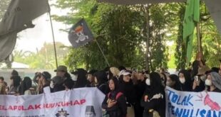 Demo di Makassar Bikin Kaget, Senjata Beneran atau Cuma Gimmick, Ya?