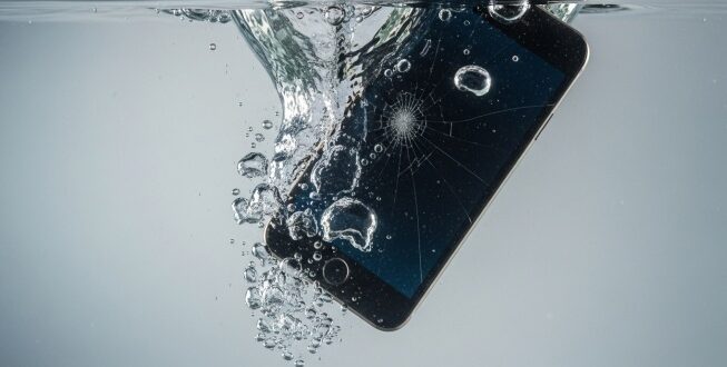 HP Harga Terjangkau dengan Durabilitas Ekstra, Gak Perlu Khawatir Lagi Kalau Kena Air!