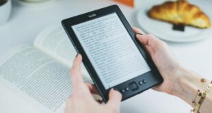 Pengen Buku Digital Selalu di Genggaman? Ini 5 E-Reader yang Bikin Nagih Baca!