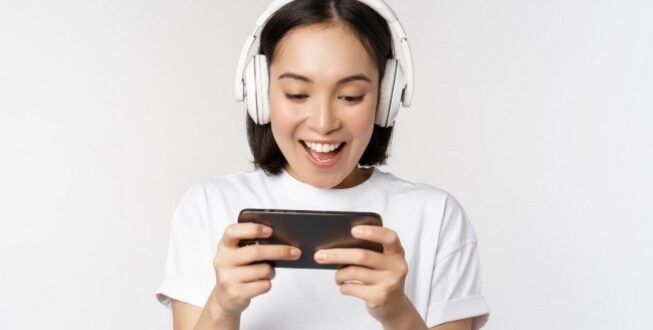 Alarm! Remaja Zaman Sekarang Lebih Betah Main Game daripada Belajar?