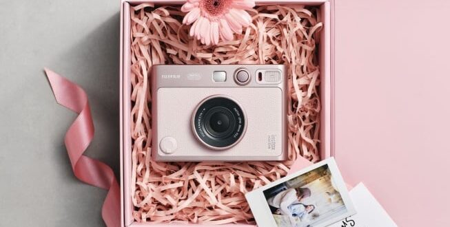 Fujifilm Instax Mini Evo Gentle Rose, Si Imut Rp 3 Juta Sudah Mendarat!
