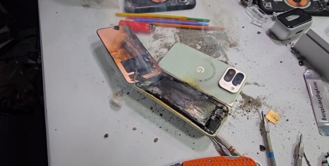 Ngeri! HP Lipat Android Harga Puluhan Juta Ini Meledak Saat Diuji