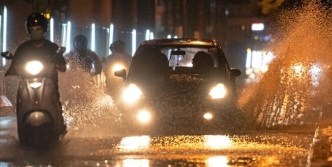 Oktober 2025, Siap-Siap Payung, Sore Ini Bakal Basah?