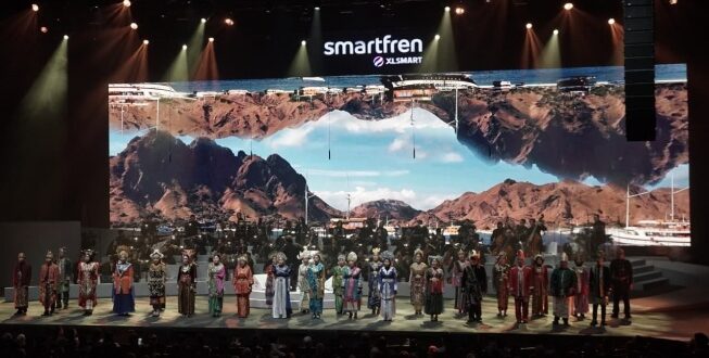 Saatnya Orkestra Digital SMARTFREN Malam 100 Cinta 2025 Menggetarkan Hati